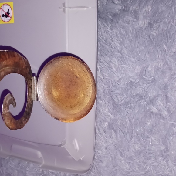 Wall hangers - Picture 3 of 3